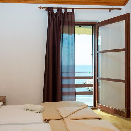 Apartments By The Sea Mandre, Pag - 4101 Kolan Room photo