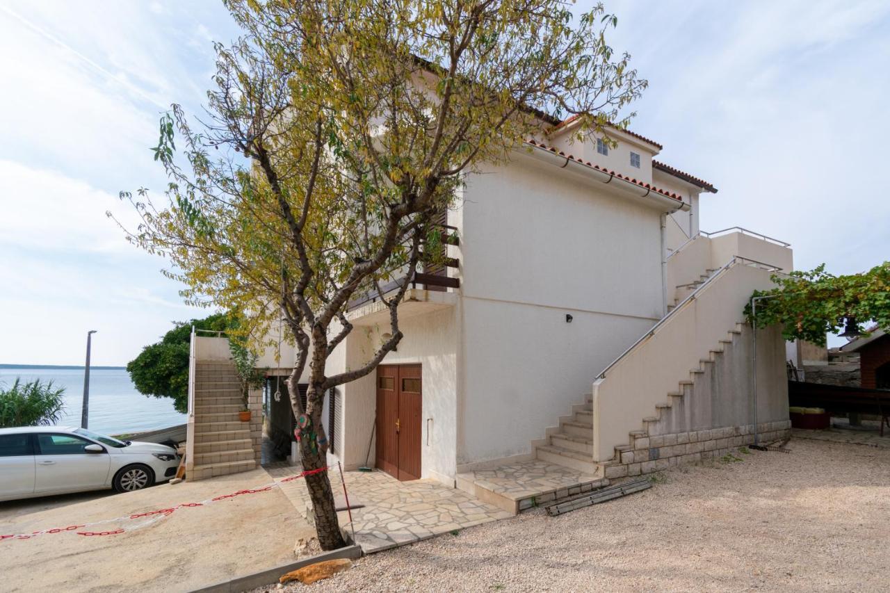 Apartments By The Sea Mandre, Pag - 4101 Kolan Exterior photo