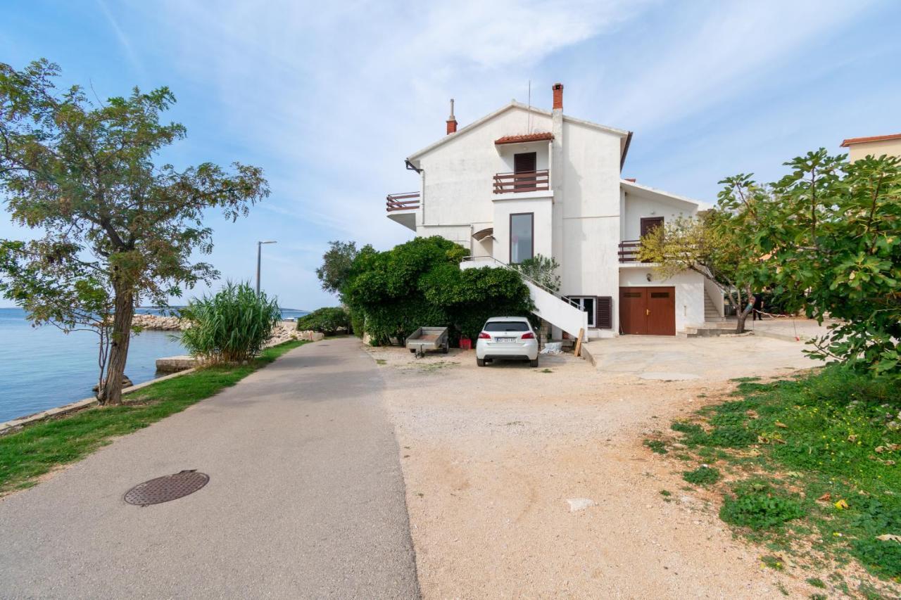Apartments By The Sea Mandre, Pag - 4101 Kolan Exterior photo