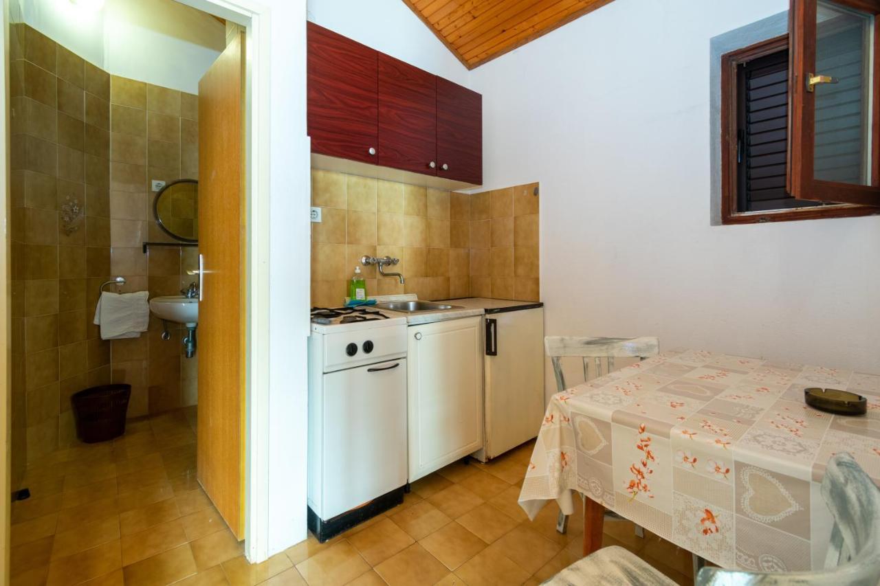 Apartments By The Sea Mandre, Pag - 4101 Kolan Exterior photo