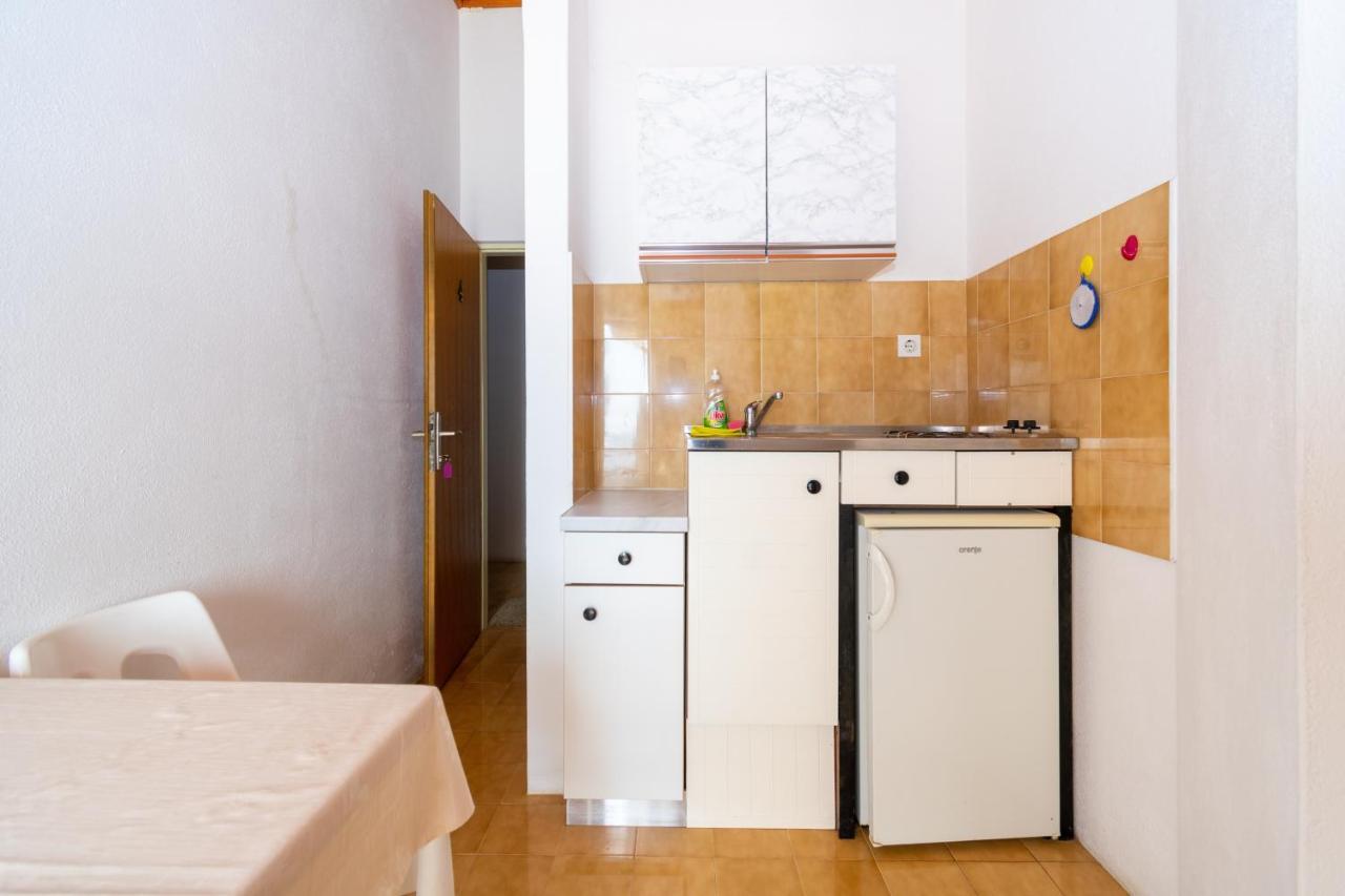 Apartments By The Sea Mandre, Pag - 4101 Kolan Exterior photo