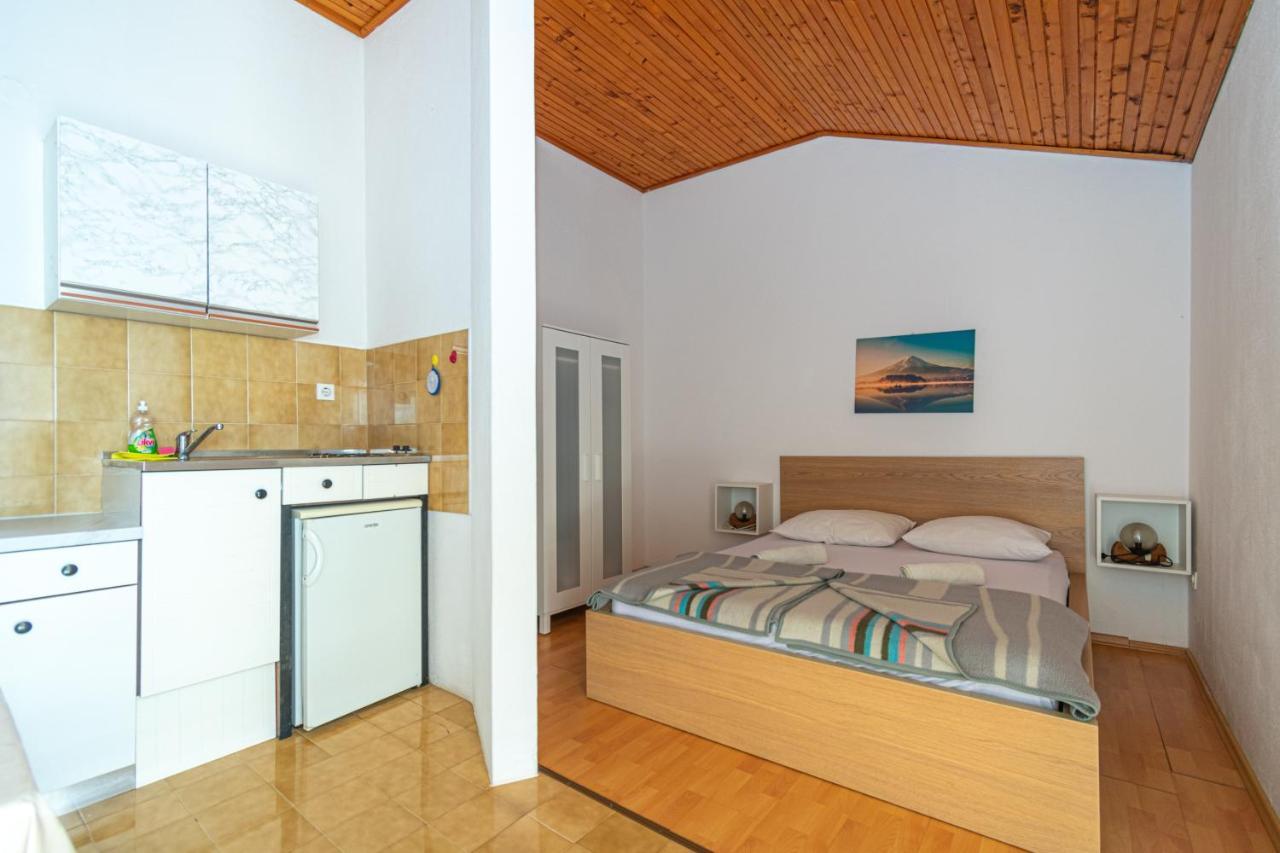 Apartments By The Sea Mandre, Pag - 4101 Kolan Exterior photo