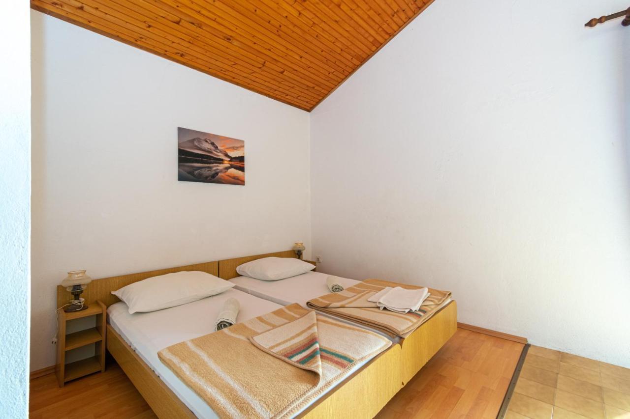 Apartments By The Sea Mandre, Pag - 4101 Kolan Exterior photo
