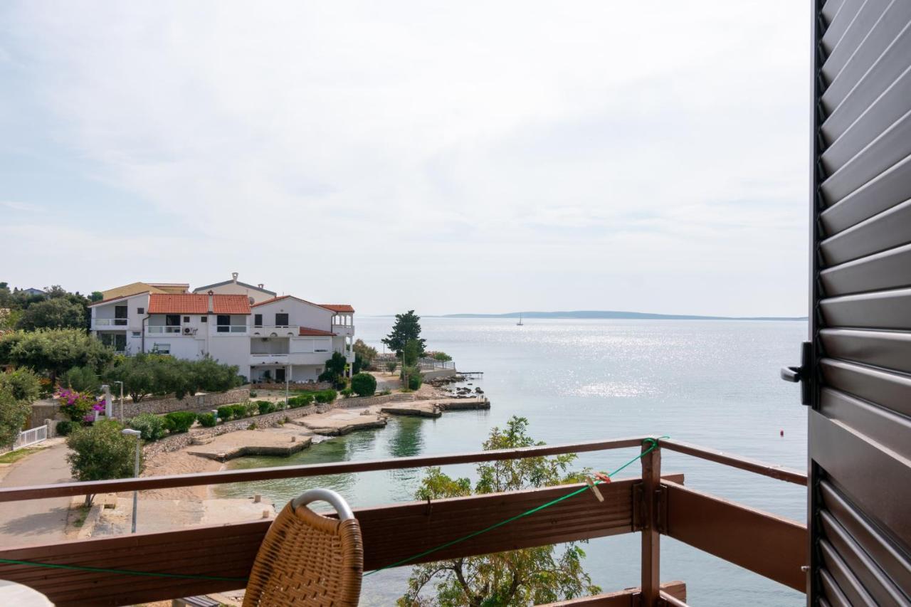 Apartments By The Sea Mandre, Pag - 4101 Kolan Exterior photo
