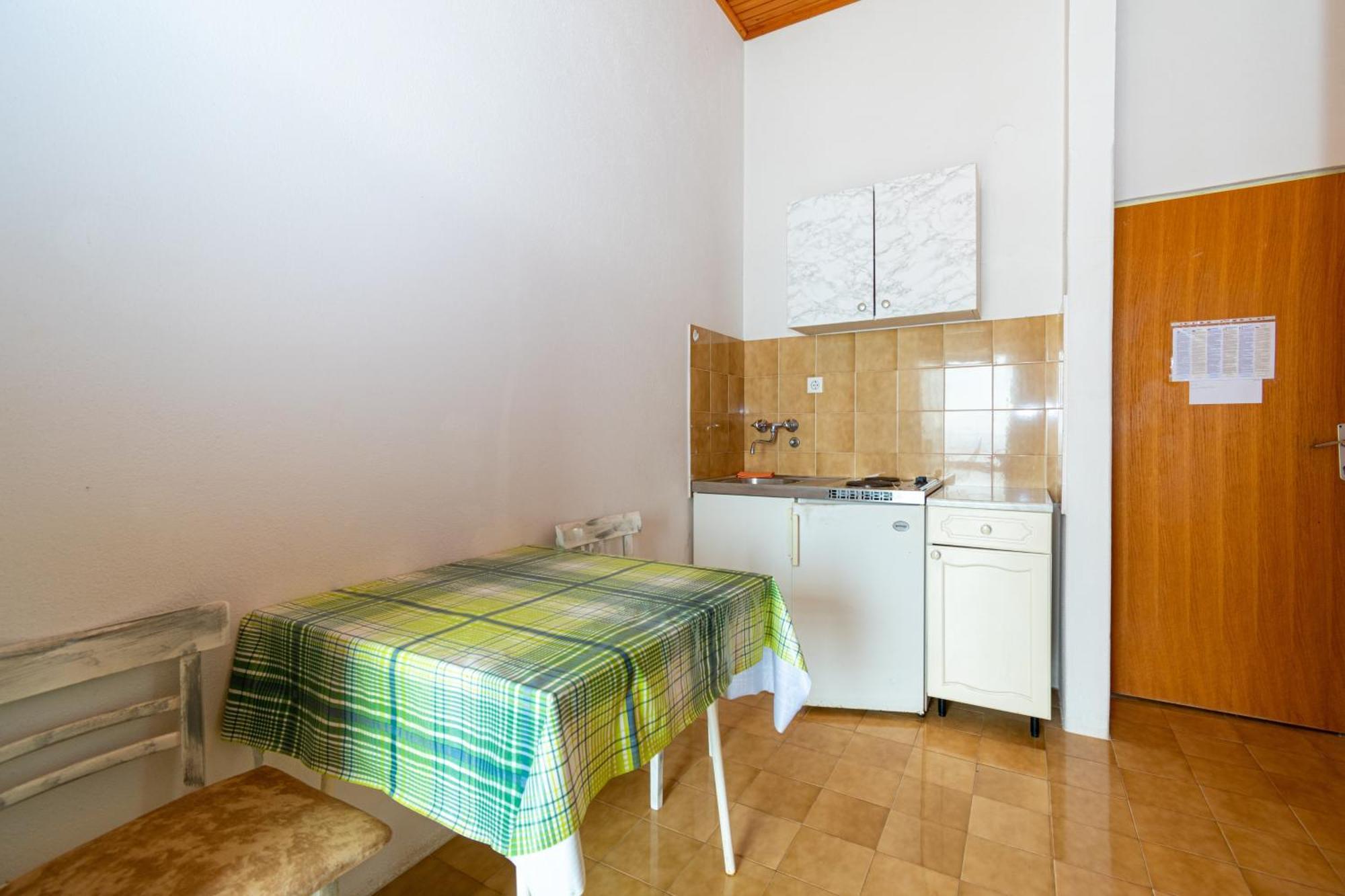 Apartments By The Sea Mandre, Pag - 4101 Kolan Room photo