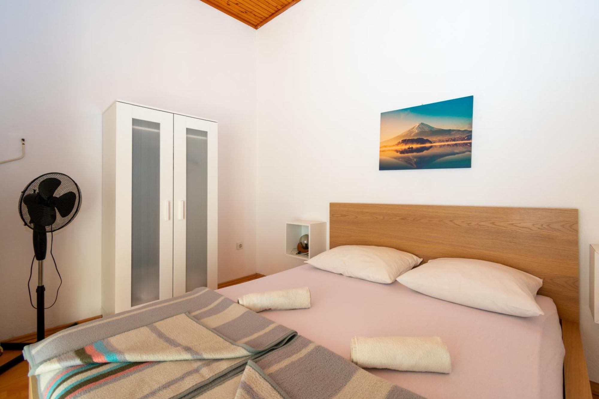 Apartments By The Sea Mandre, Pag - 4101 Kolan Room photo